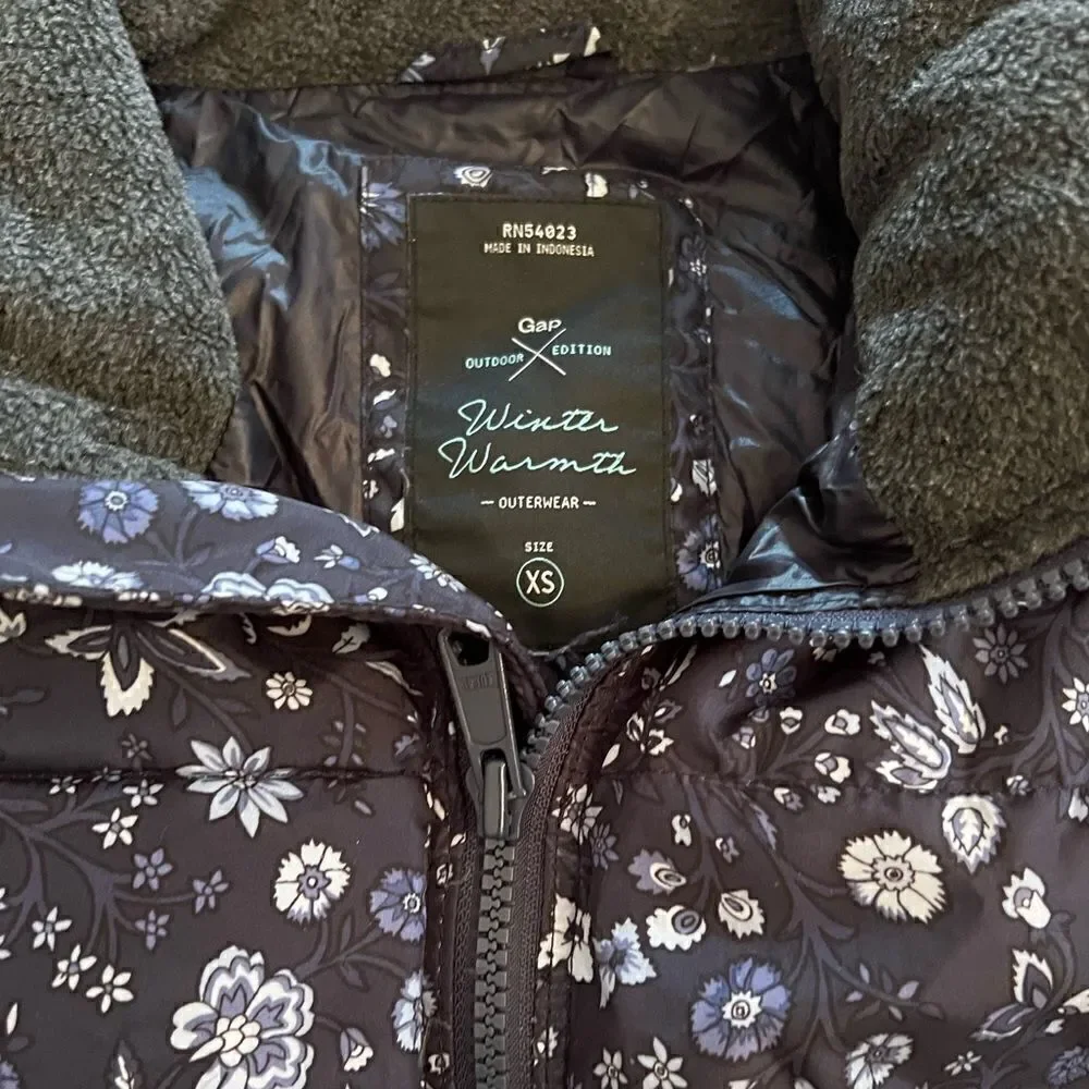 GAP Winter Warmth Floral Vest Womens XS